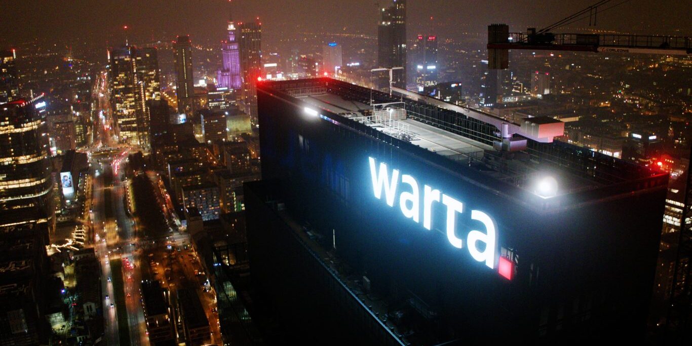 Logo najwyżej w Polsce - Warta na Warsaw UNIT