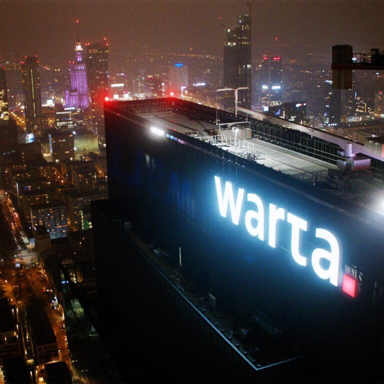 Logo najwyżej w Polsce - Warta na Warsaw UNIT