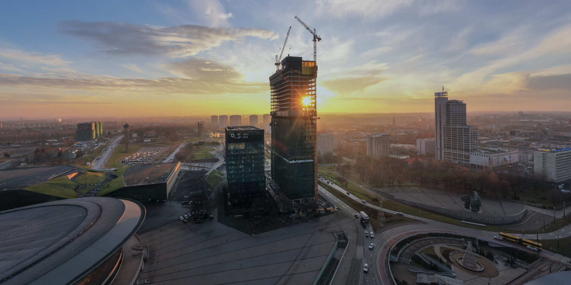 .KTW podczas wschodu Słońca