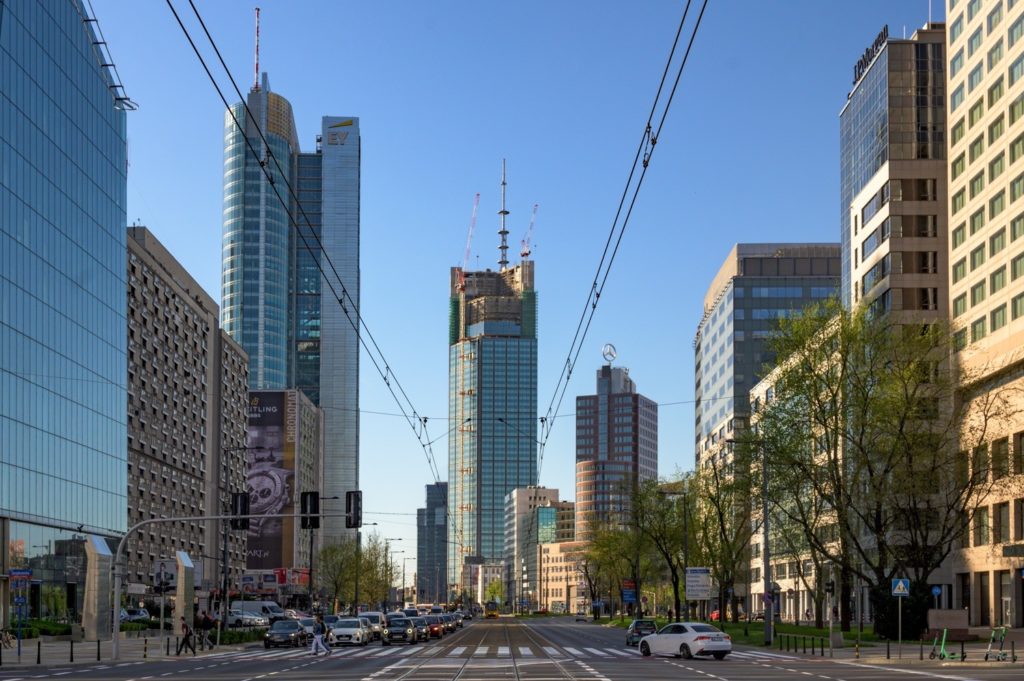 Varso Tower na tle Warszawy