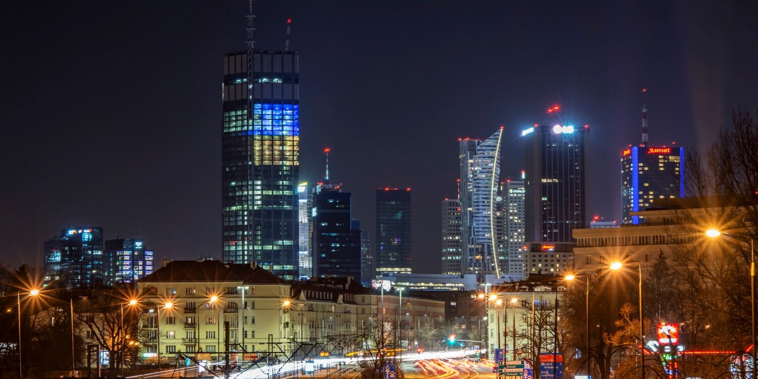 Varso Tower w kolorze Ukrainy
