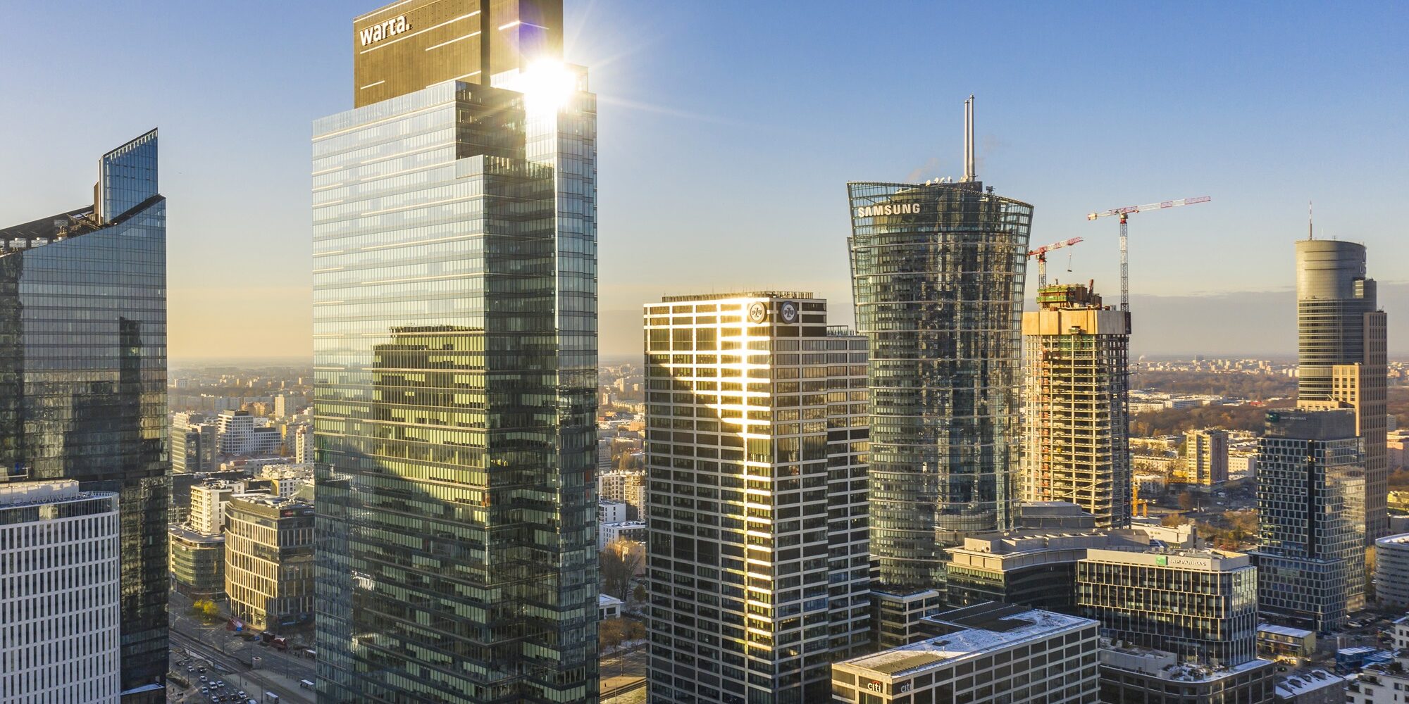 Energia z farm solarnych popłynęła do Warsaw UNIT