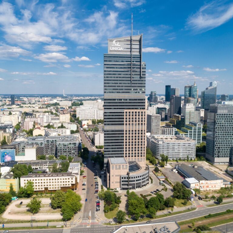 Flagowy biurowiec Globalworth, Warsaw Trade Tower, już od 25 lat w krajobrazie Warszawy