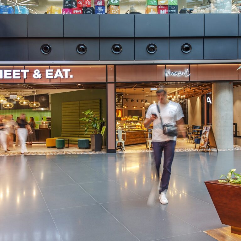 Jeszcze więcej gastronomii i udogodnień w Varso Place