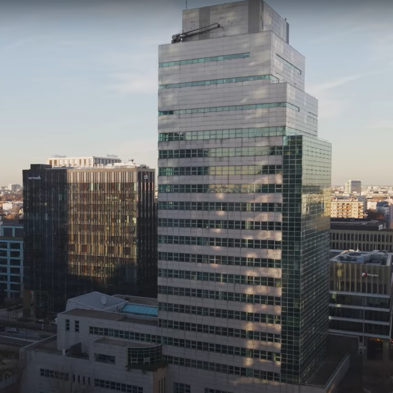 Bank Pekao wystawia na sprzedaż swój wieżowiec