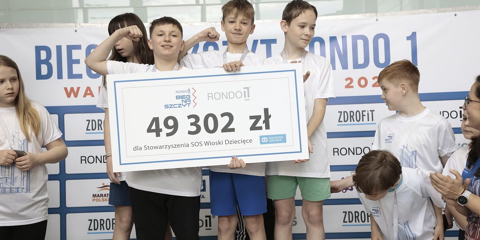 XIII Bieg na Szczyt Rondo 1. Wai Ching Soh, Tea Faber i podopieczni SOS Wioski Dziecięcej w Kraśniku zwycięzcami
