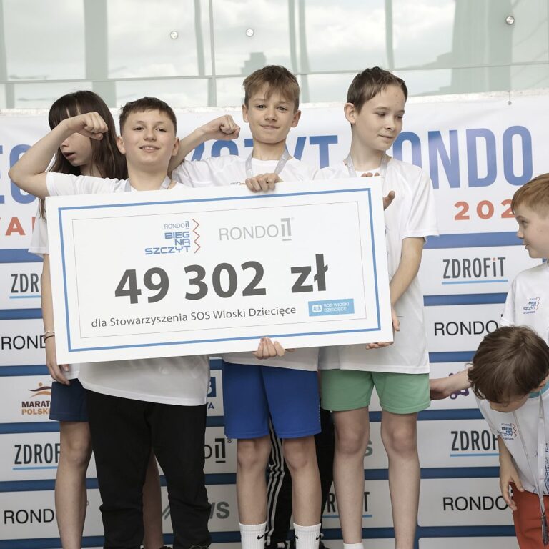 XIII Bieg na Szczyt Rondo 1. Wai Ching Soh, Tea Faber i podopieczni SOS Wioski Dziecięcej w Kraśniku zwycięzcami