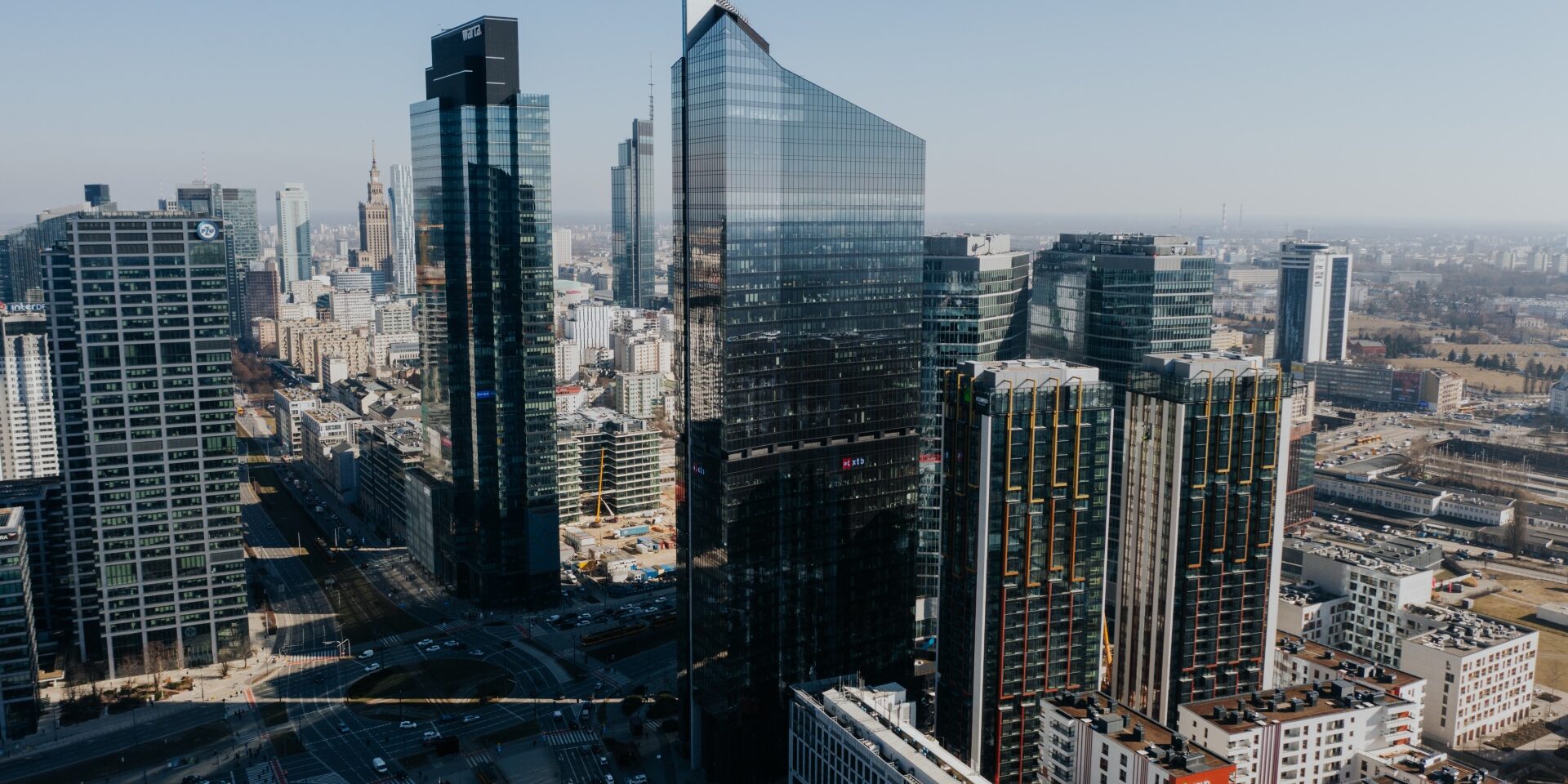 XTB na 10 lat w Skylinerze