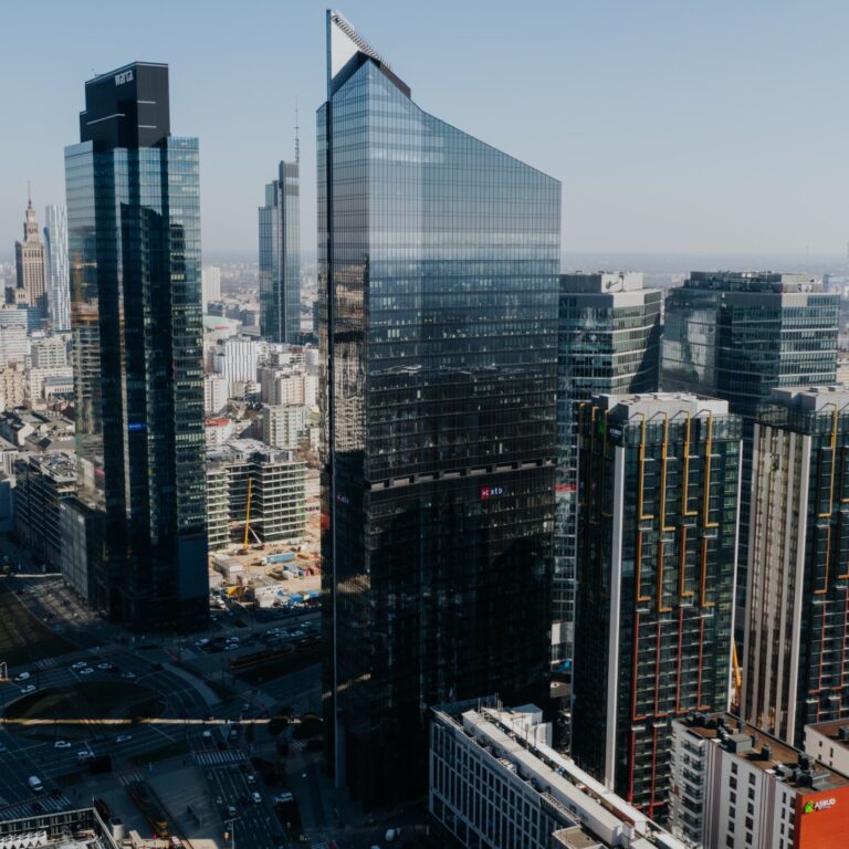 XTB na 10 lat w Skylinerze