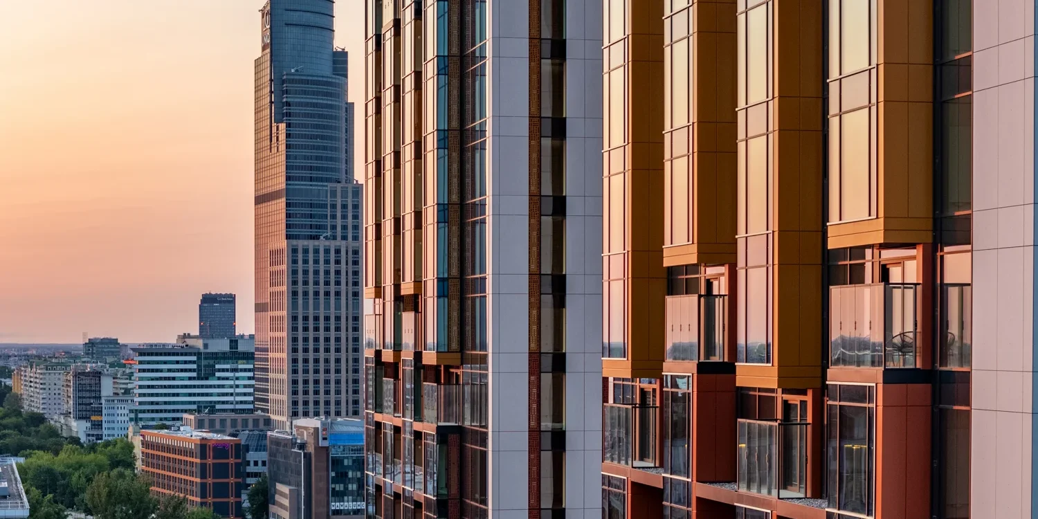 Towarowa Towers. Pierwsi mieszkańcy wprowadzają się do nowych wieżowców w centrum Warszawy