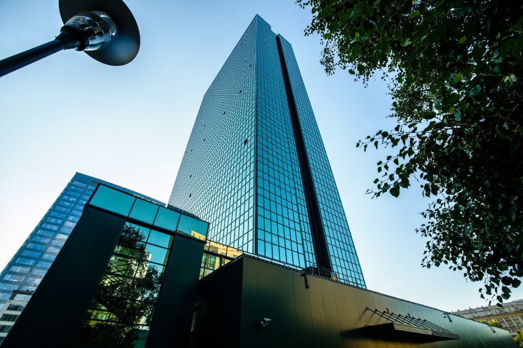 Intraco do rozbiórki. Koniec jednej z ikon warszawskiego modernizmu